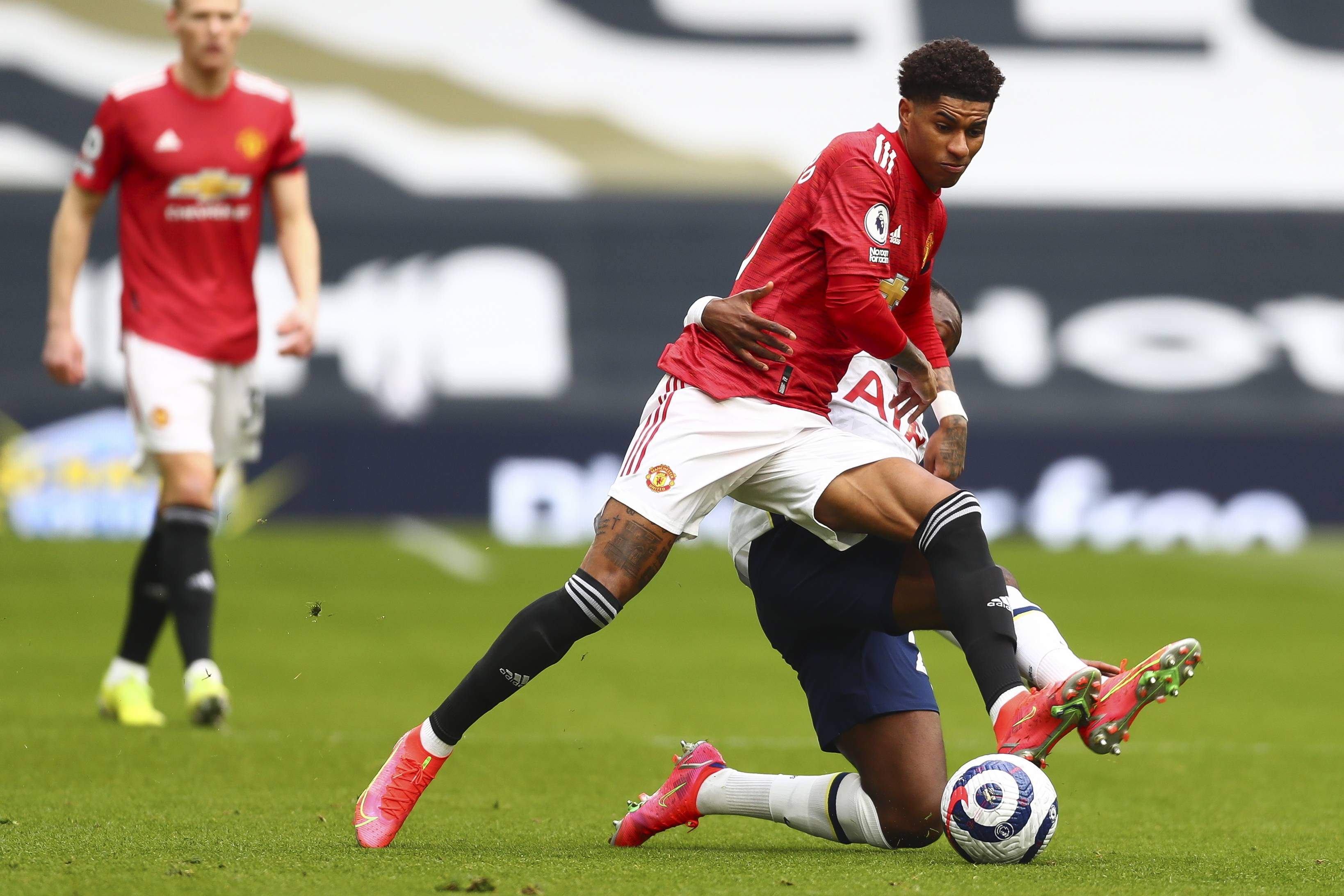 疑是一个巨 疑是一个巨